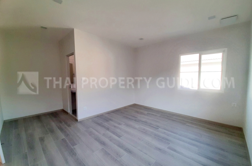 House with Shared Pool in Bangnatrad 